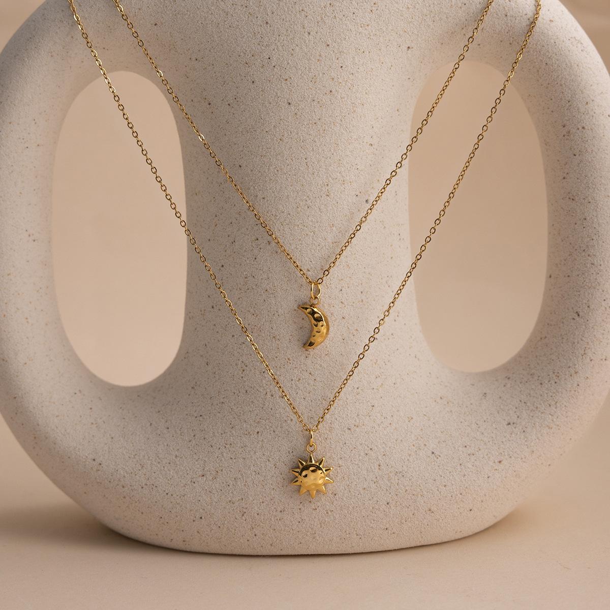 Stainless Steel 18K Gold Sun And Moon Pendant Necklace Double-layered Clavicle Chain 4